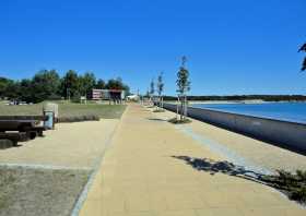 Der Bäralder See bei Boxberg im Jahr 2010, Strand Promenade