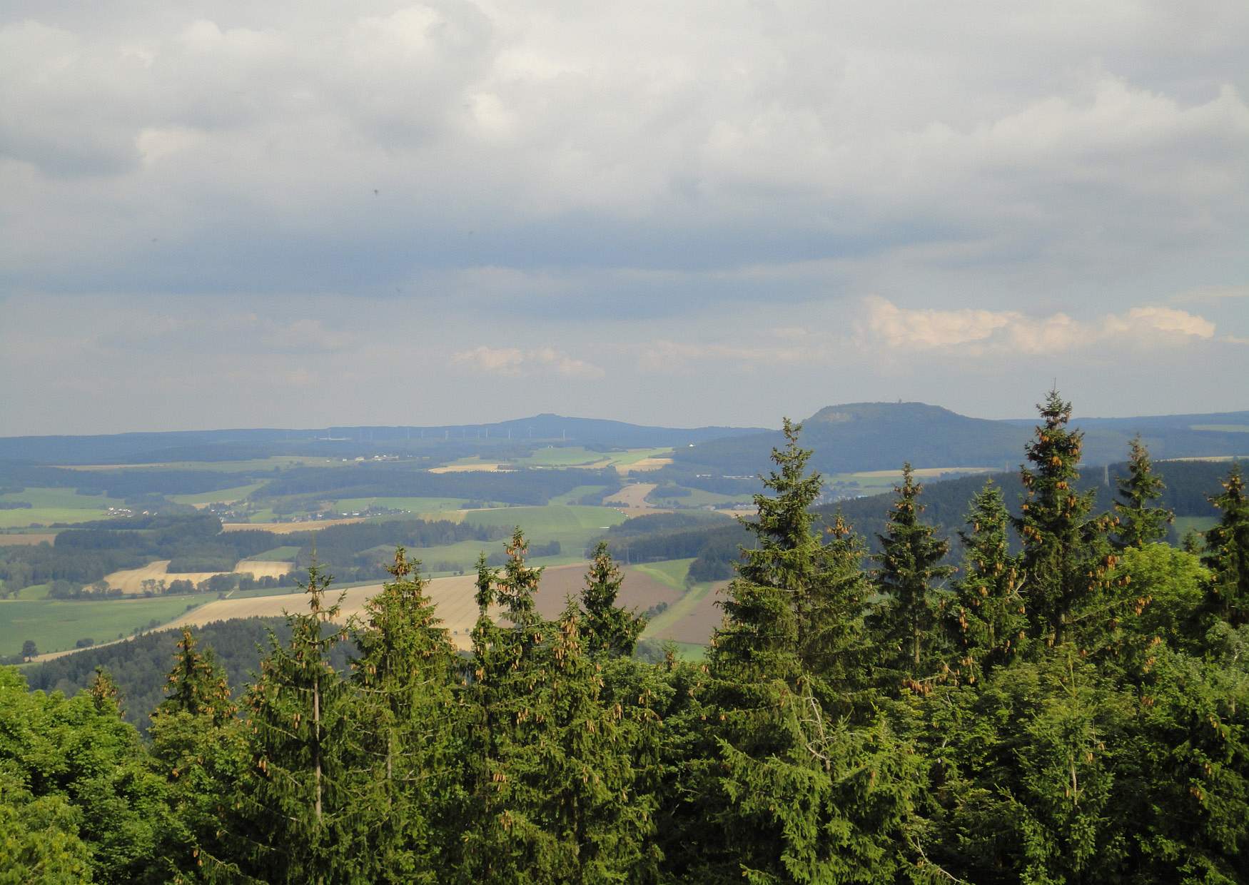 Der Scheibenberg bei der Bergstadt Scheibenberg - Hirtstein Blick