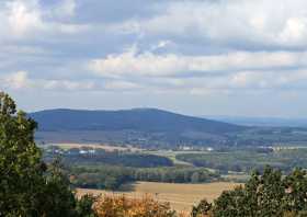 Schwedenstein der Blick vom Aussichtsturm zum Keulenberg