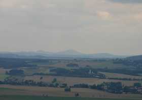 Der Löbauer Berg mit dem König-Friedrich-August-Turm Berge