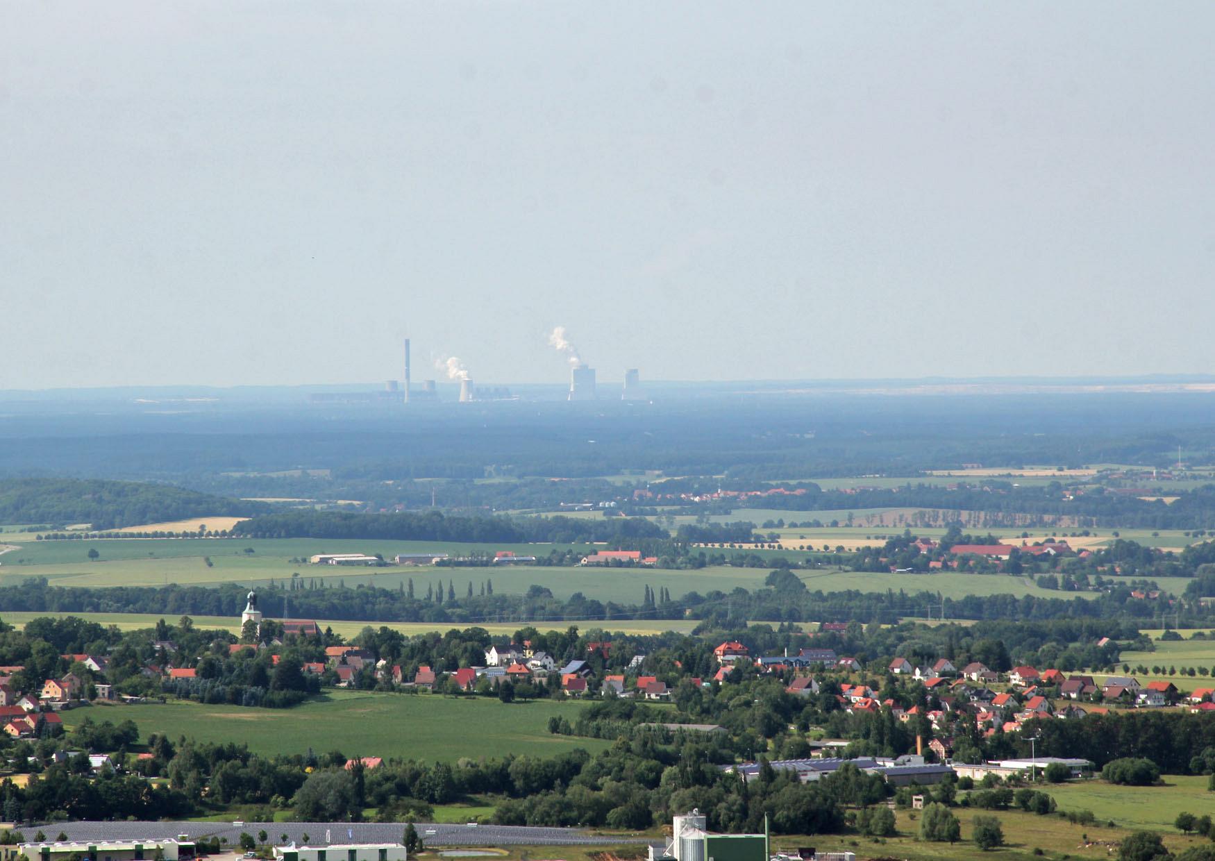 Blick zum Kraftwerk Boxberg vom Löbauer Turm