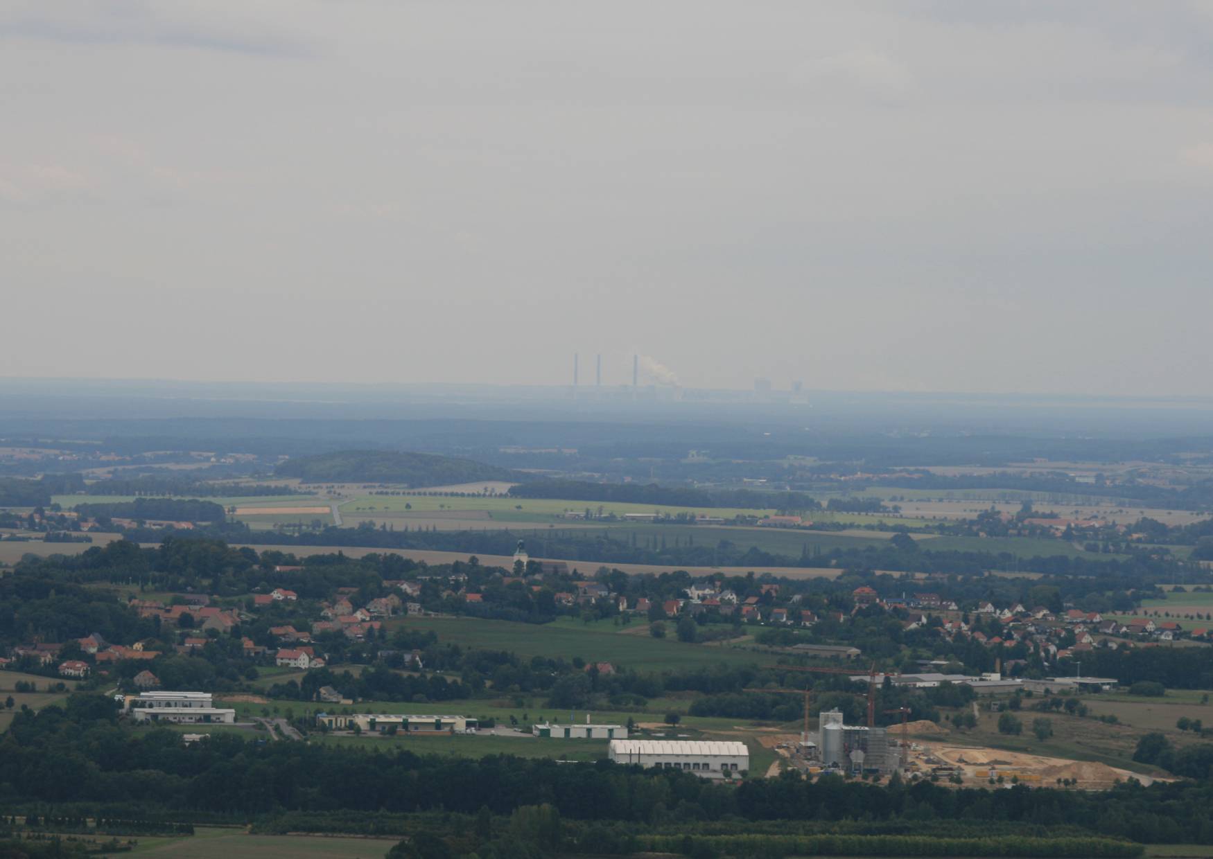 Löbauer Berg mit Turm Blick Boxberg