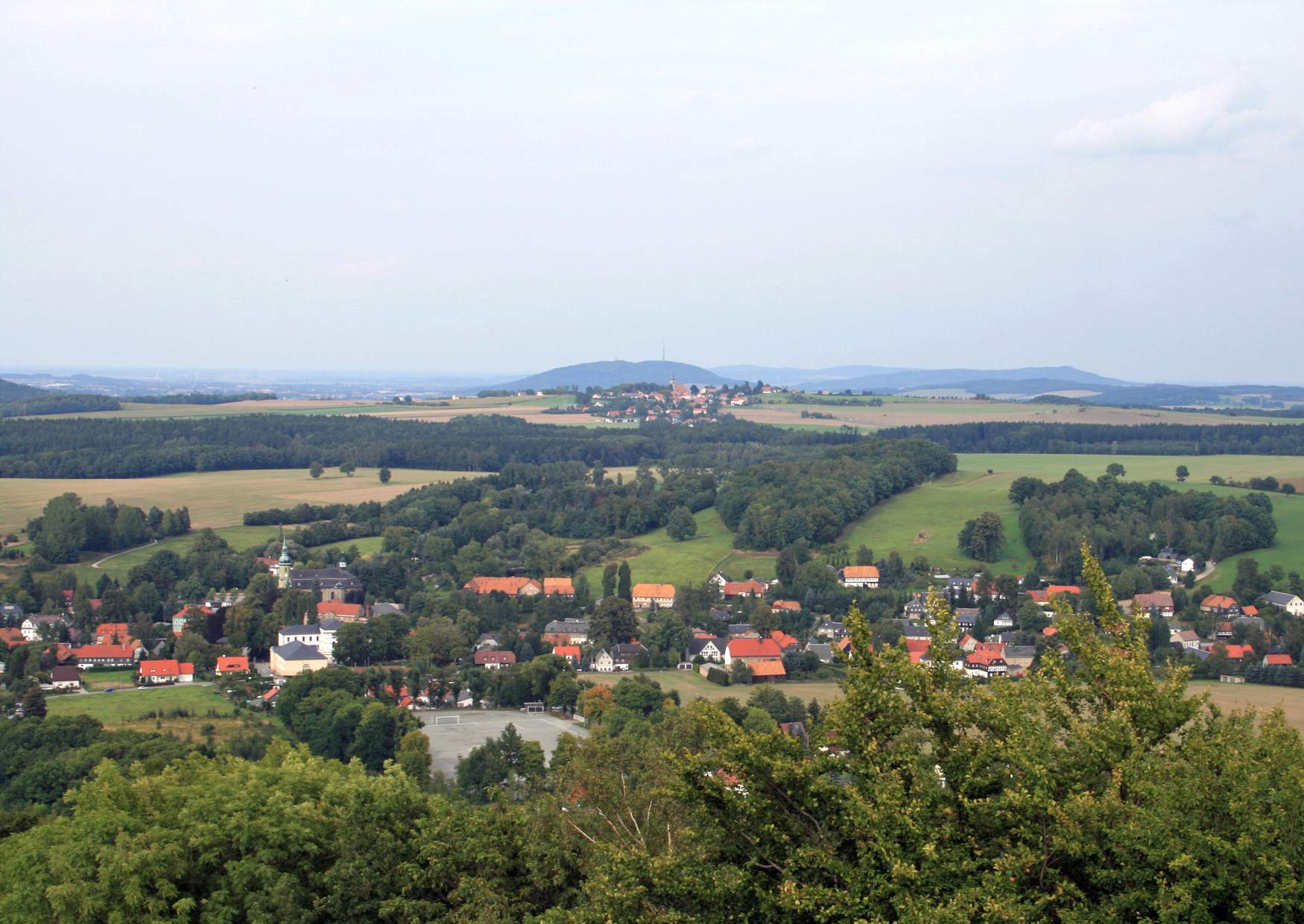 Ausflugsziel Ebersbach Oberlausitz, der Blick zum Löbauer Berg