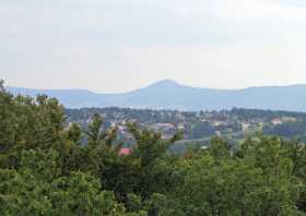 Der Blick vom Aussichtsturm auf dem Schlechteberg auf Neugersdorf