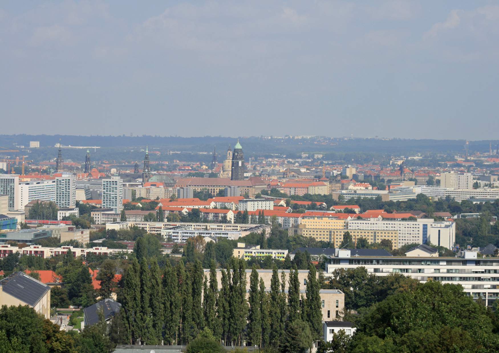 Der Blick vom Bismarckturm auf die Dresdener Altstadt