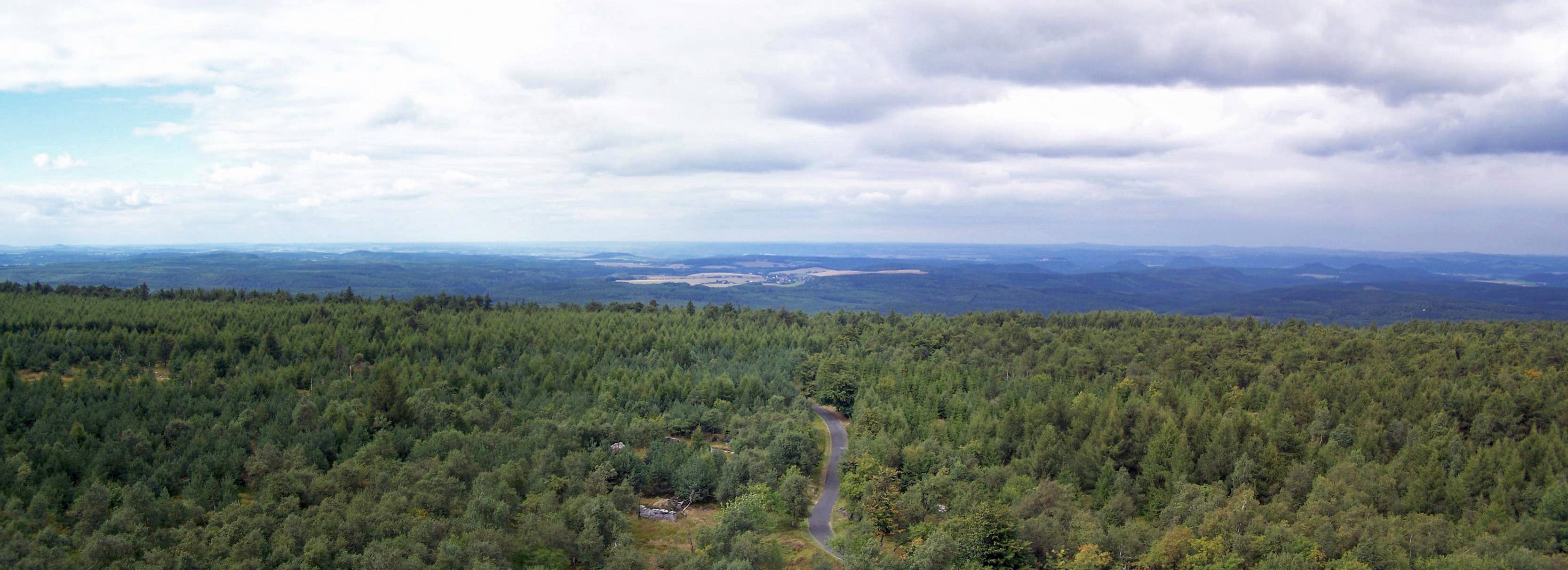 Panorama vom Aussichtsturm auf dem Hohen Schneeberg Richtung Rosenthal